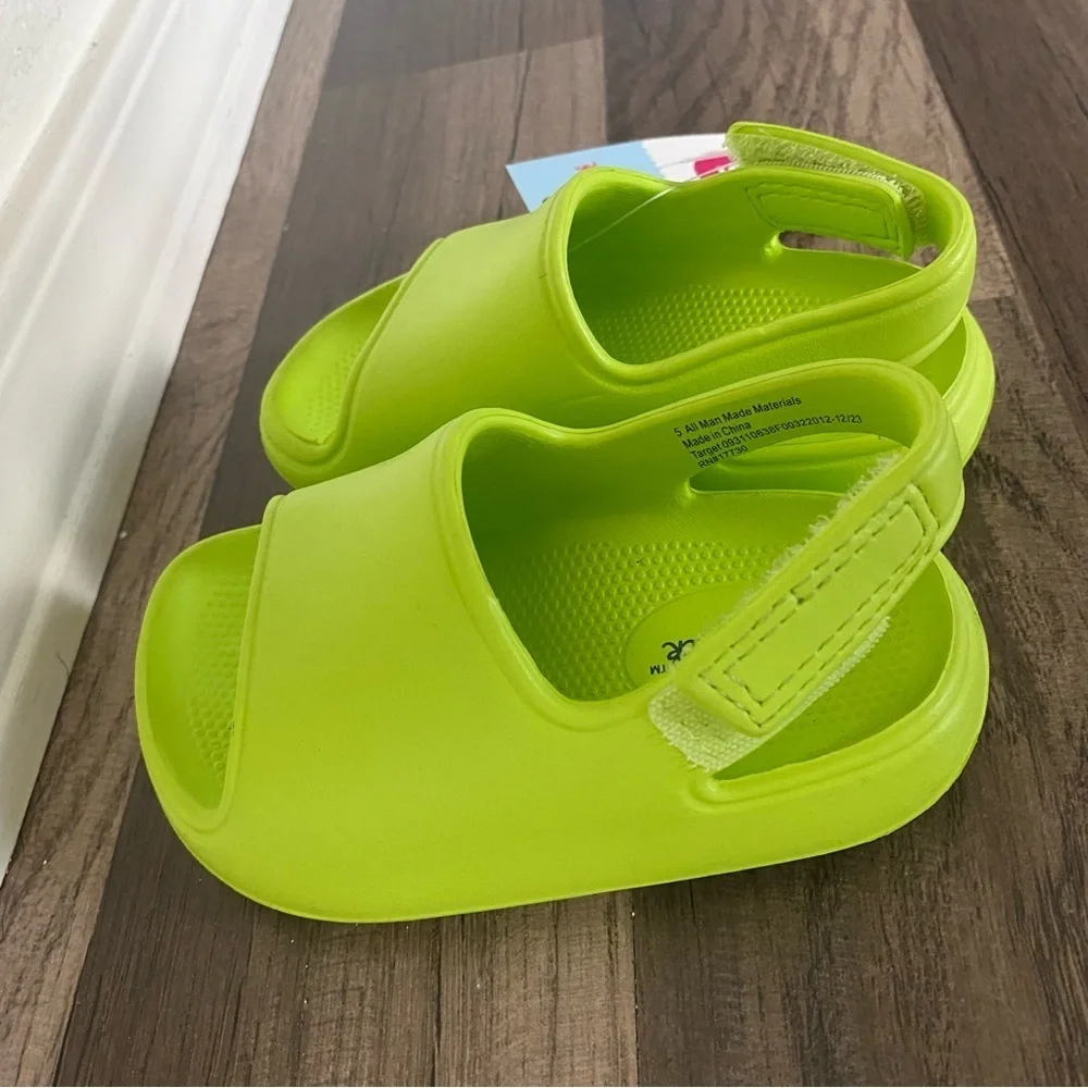 Cat&jack toddler boys slippers size 5